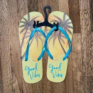 NWT Good Vibes Beach Flip Flops / Sandals